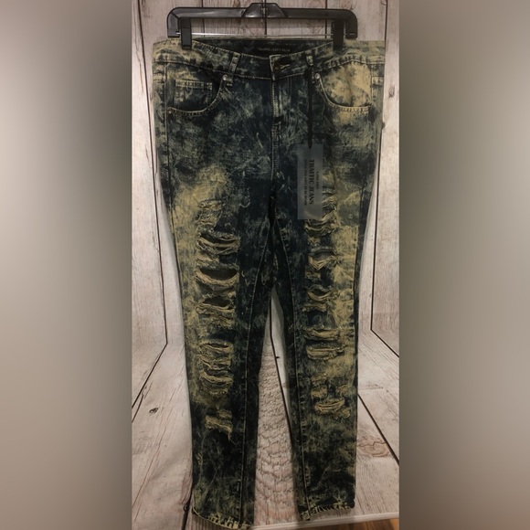 NWT! TRAFFIC JEANS WEAR Women’s Size 14W Highly Torn Ankle Jeans 10.5” Rise - Picture 2 of 8